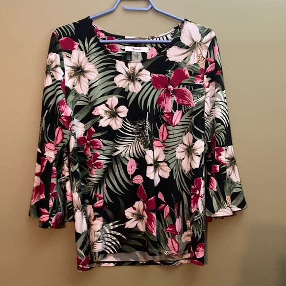 Tan Jay floral three quarter length bell sleeve dress shirt. - Picture 1 of 6